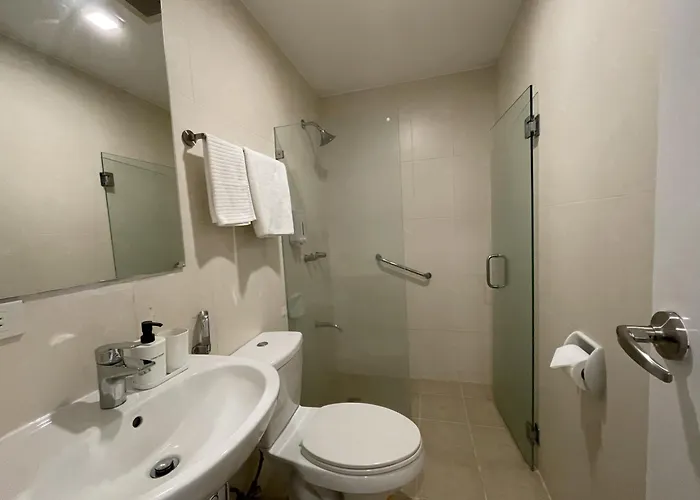 Prime Avant Bgc Location By Ph Staycation *